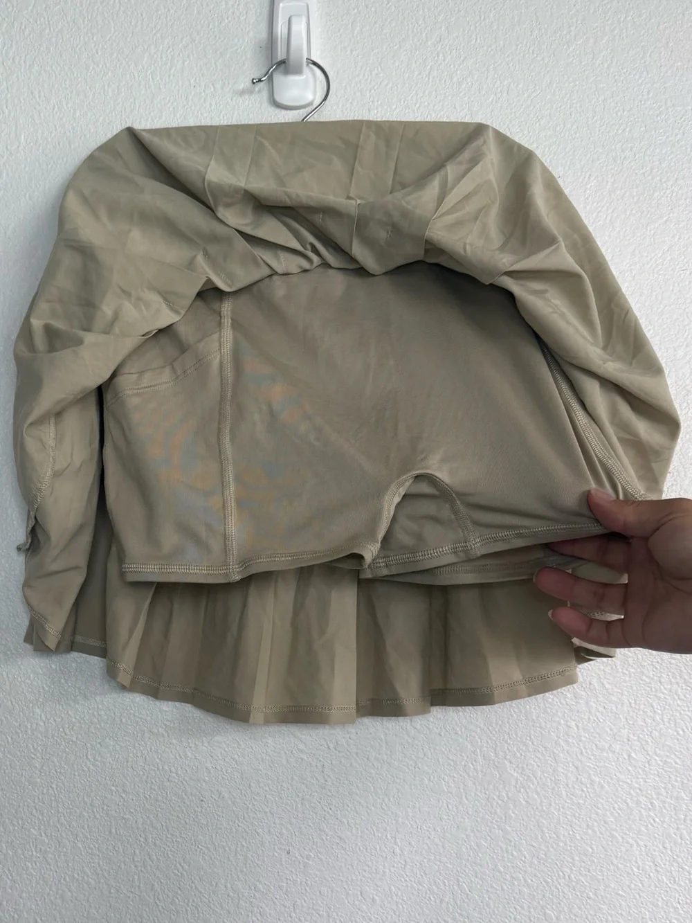 ALO Yoga Khaki/Tan Pleated Athletic Skort